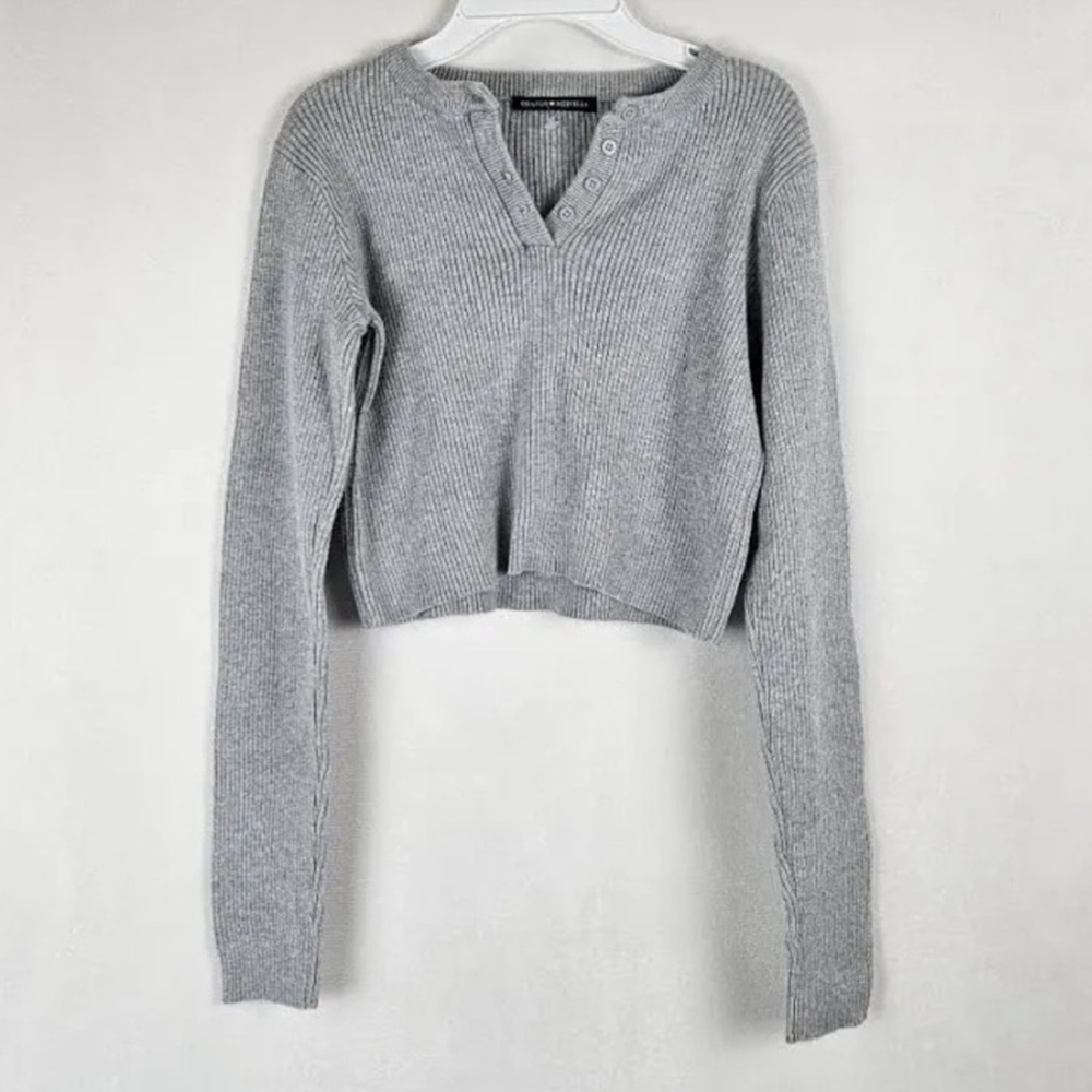 Brandy Melville Gray V-Neck Cropped Sweater